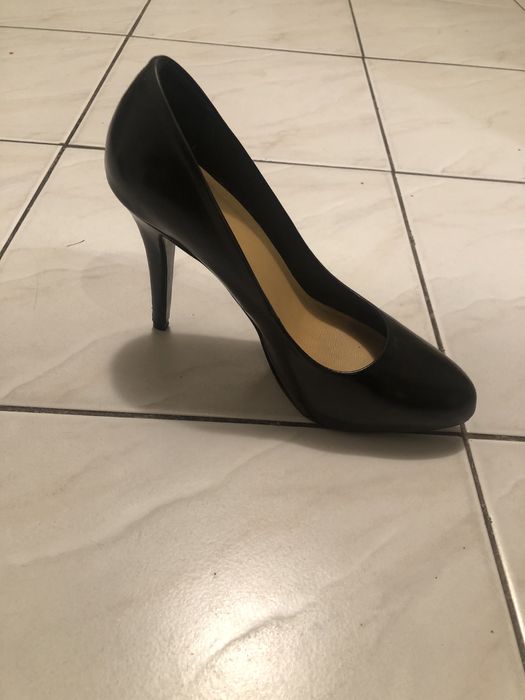 Eleganckie czółenka Kazar