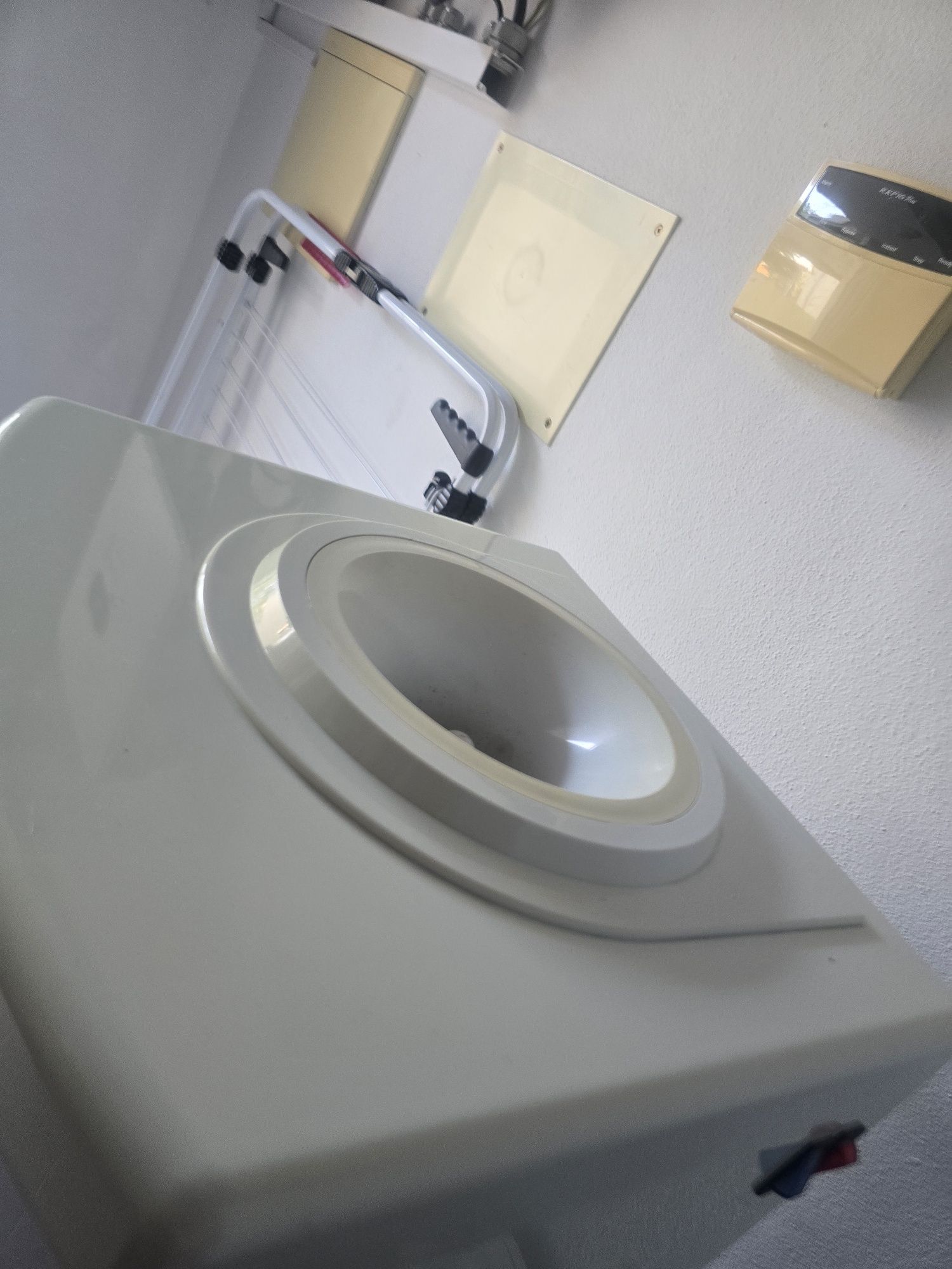 Dispensador de água fresca/quente - Leva garrafões de 6 litros de agua