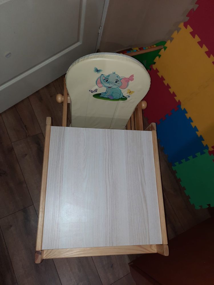 Krzesełko ze stolikiem -drewniane