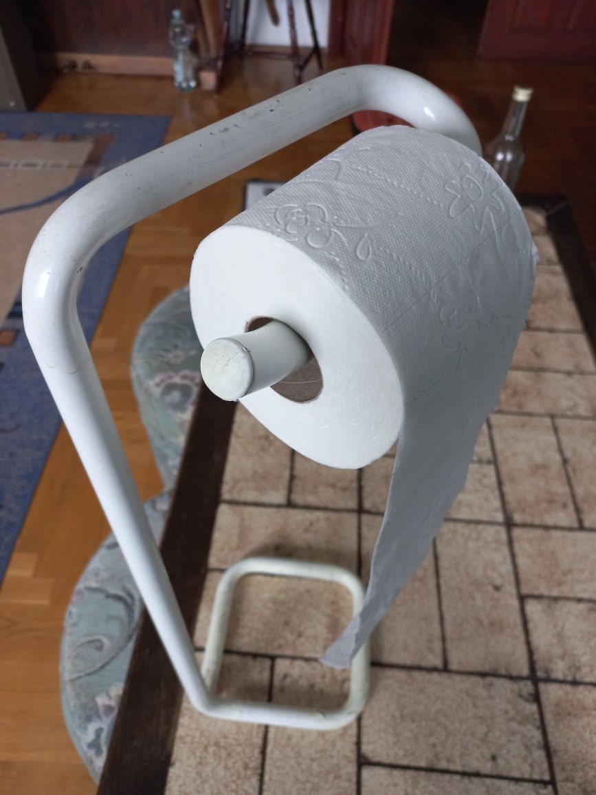 Uchwyt papieru toaletowego.