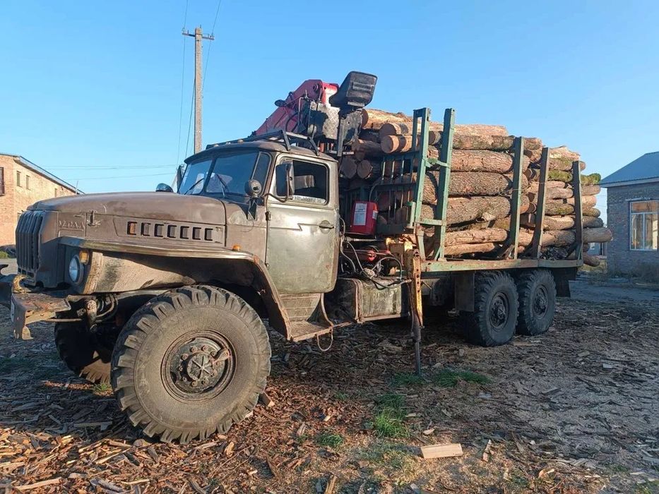 Послуги лісовоза з маніпулятором