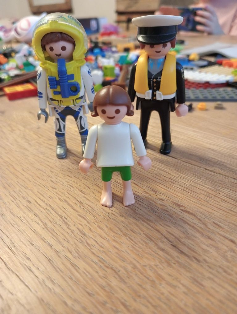 Figurki Playmobil astronauta, policjant, dziecko