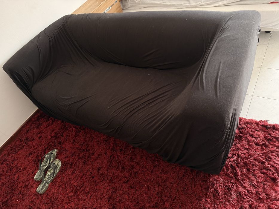 Sofa acompanha capa