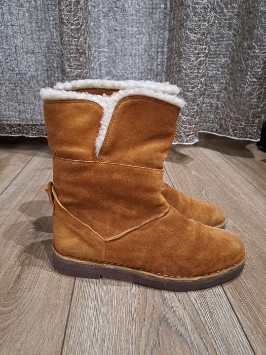 Сапожки женские.