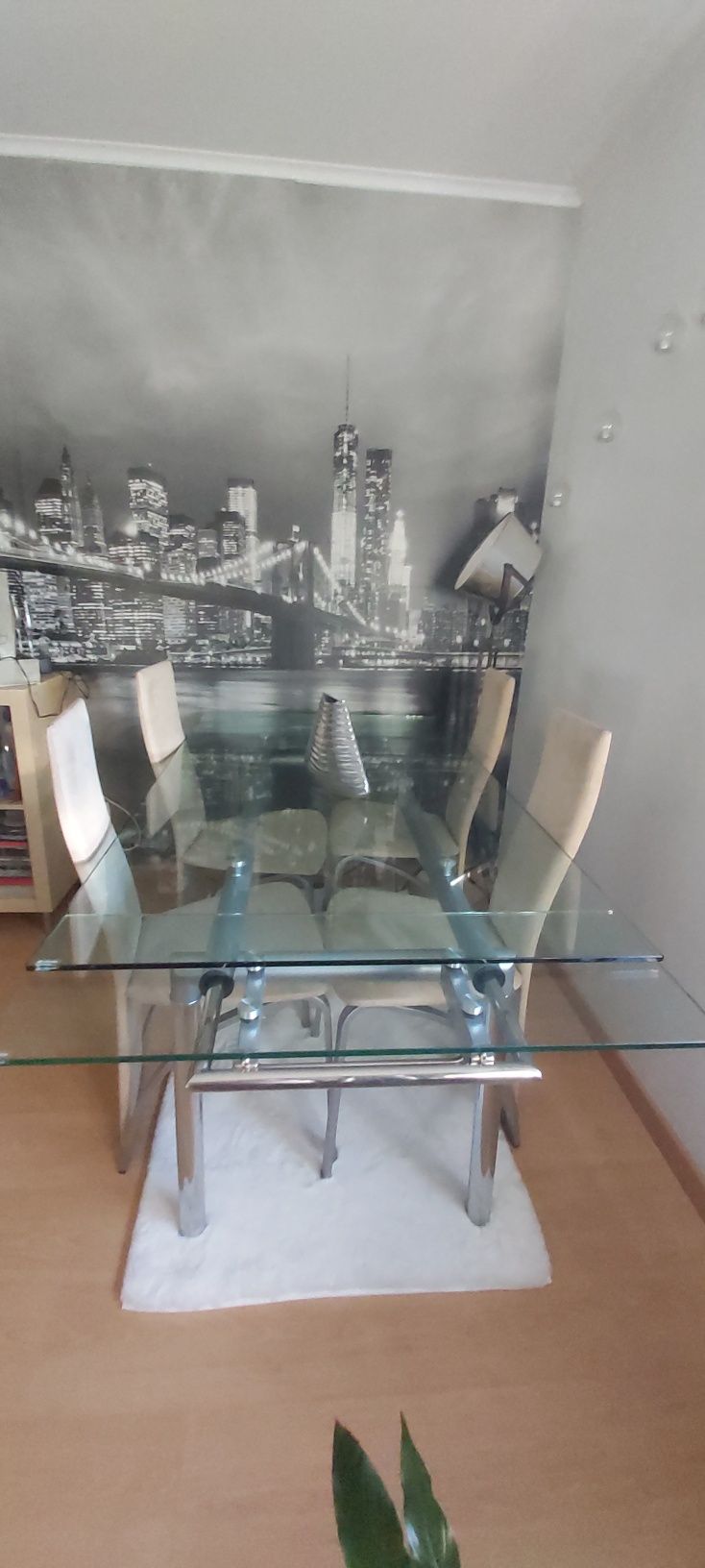 Mesa de vidro e 4 cadeiras conforama