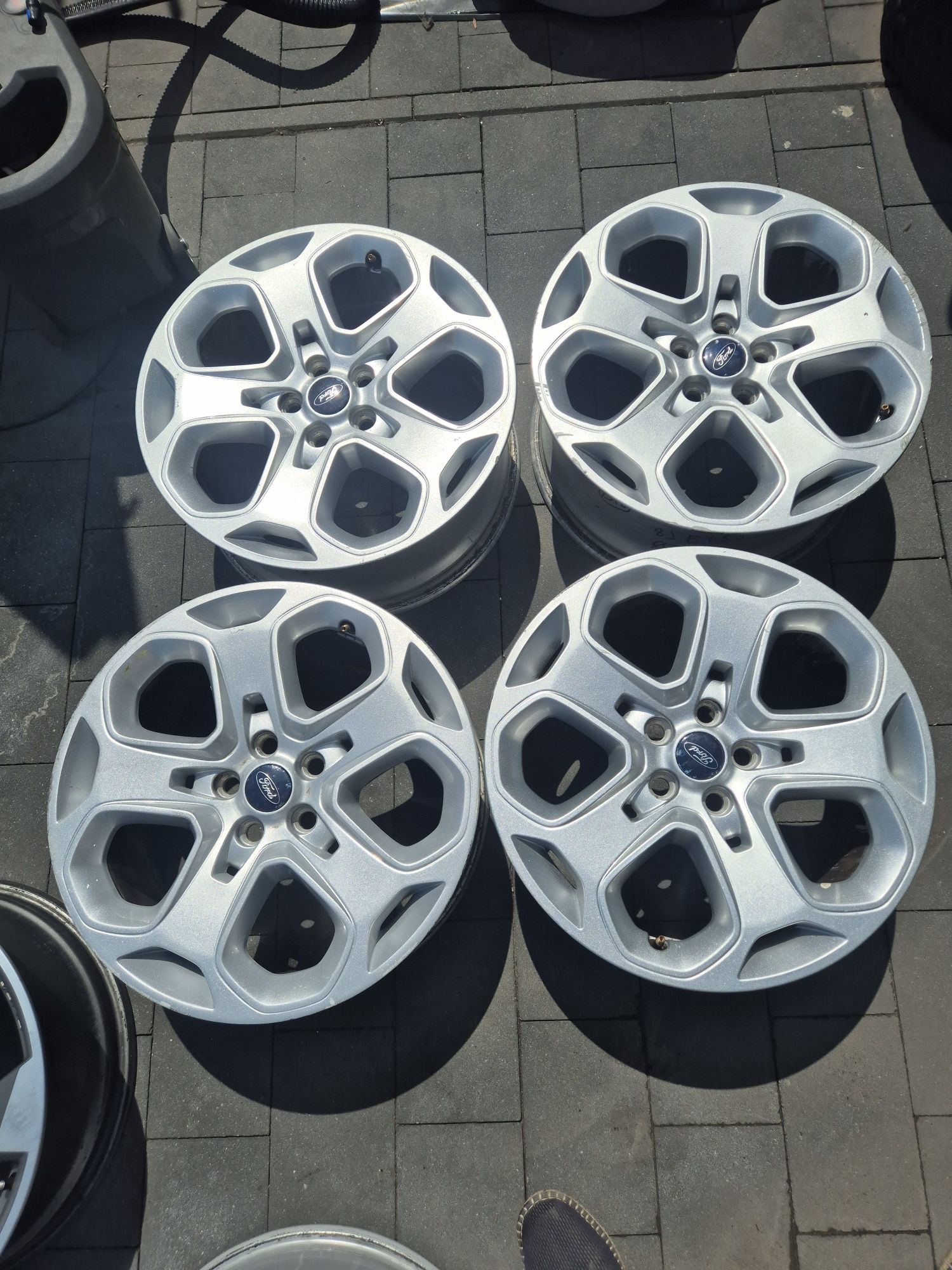 Felgi aluminiowe ford 5x108 r18 8j et55 otwor 63,4 B16