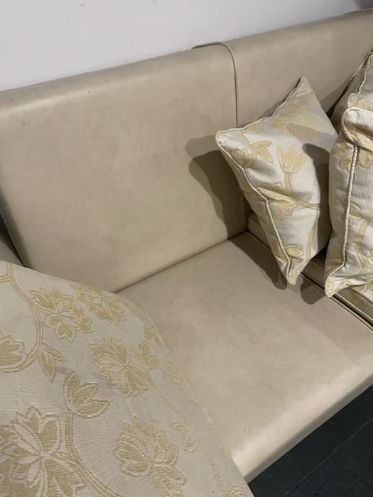 Sofa vintage bege em pele