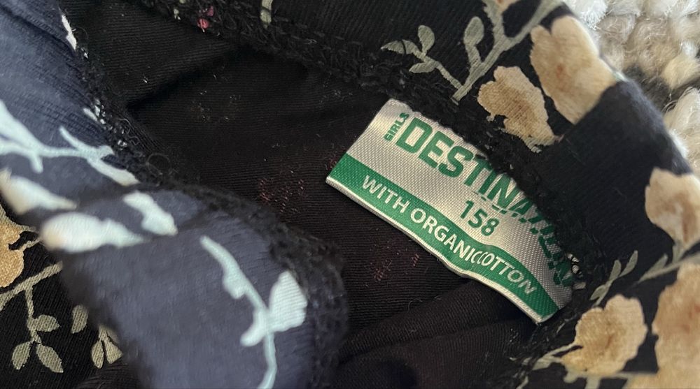 Dziewczęce legginsy w kwiaty nowe 158