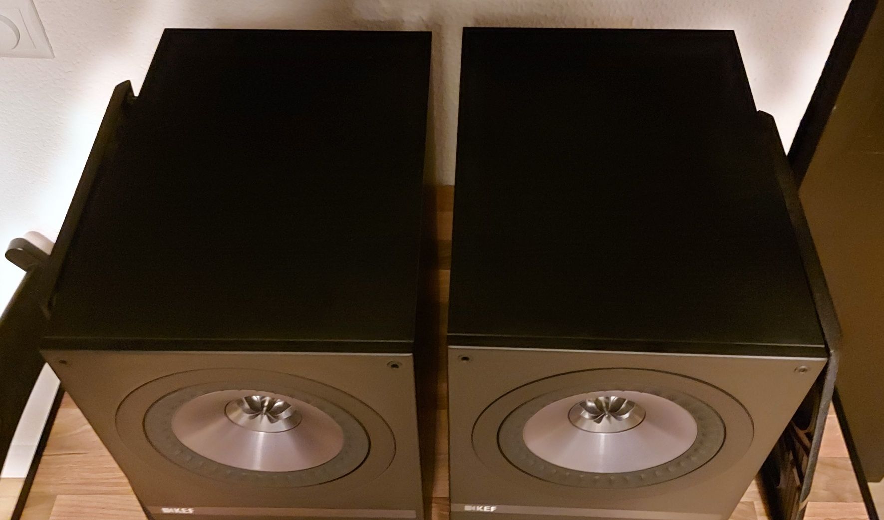 KEF Q300 colunas