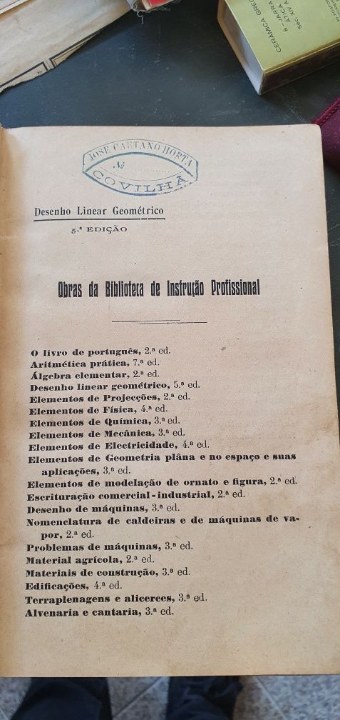 Biblioteca de instrução profissional desenho linear geométrico