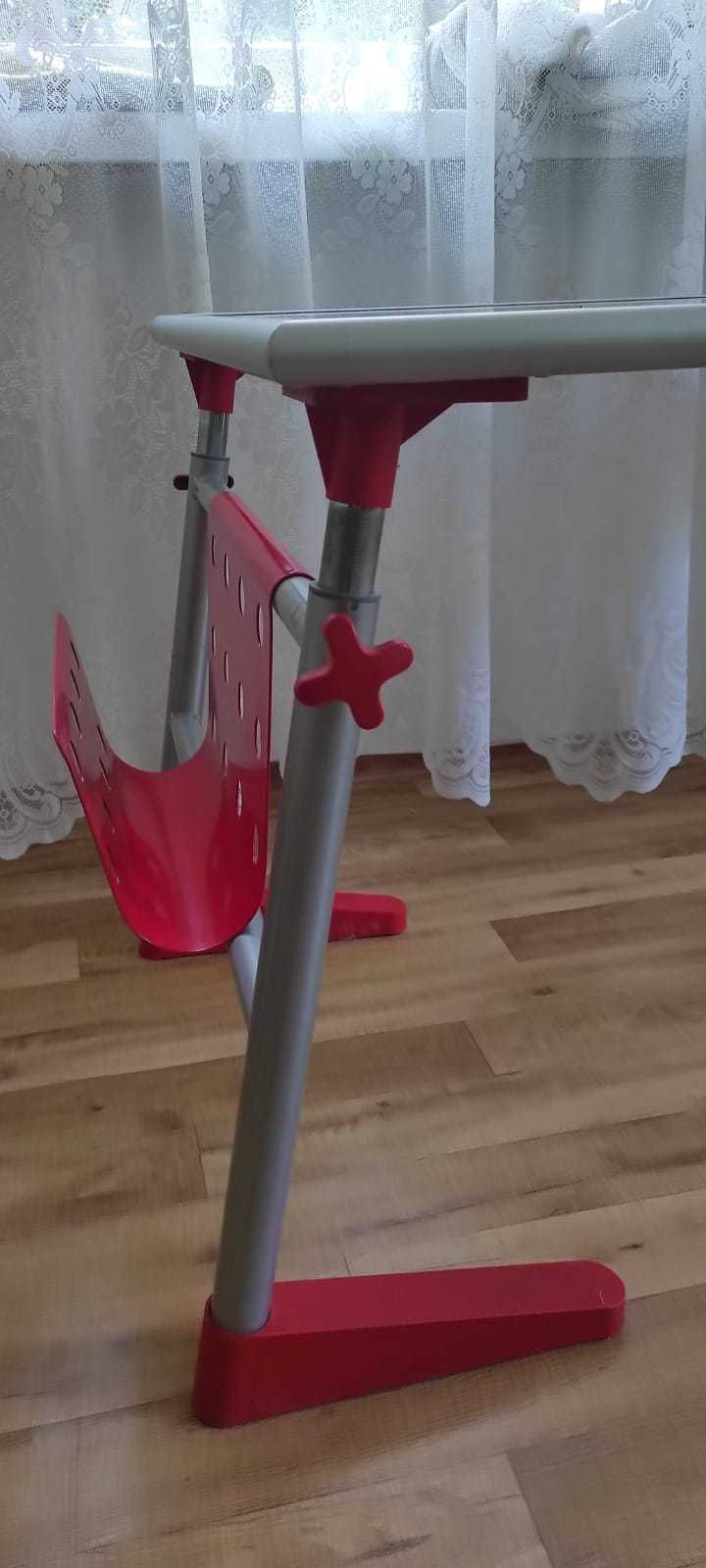 Biurko regulowane ze szklanym blatem