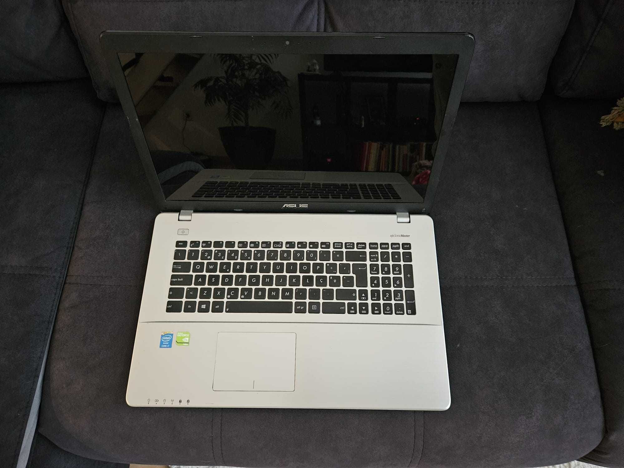 Portátil ASUS 17" Intel(R) Core(TM) i7-4700HQ CPU 2.40GHz