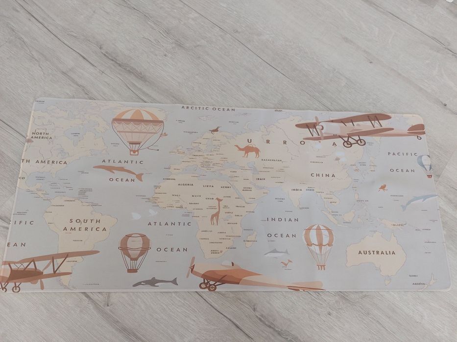 Podkładka na biurko mapa świata duża xxl pastelowe kolory