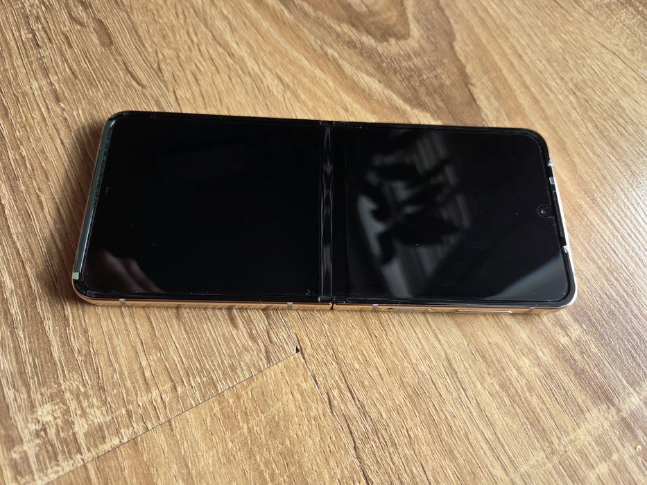 Samsung  Z Flip 4 5G 8/128GB Złoty