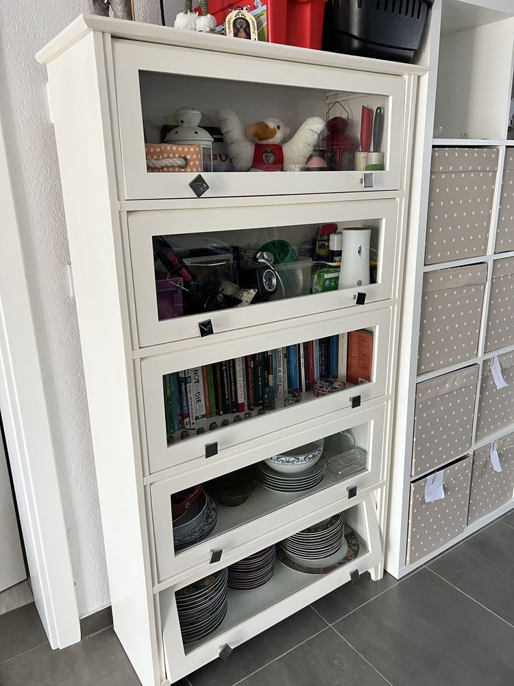 Movel Estante Vitrine com portas de abrir • em Muito bom estado