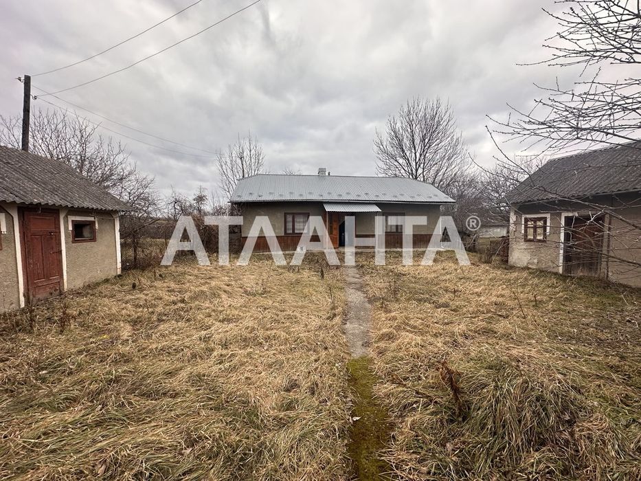 Будинок з комунікаціями, центр села, 60 м2, + господарство