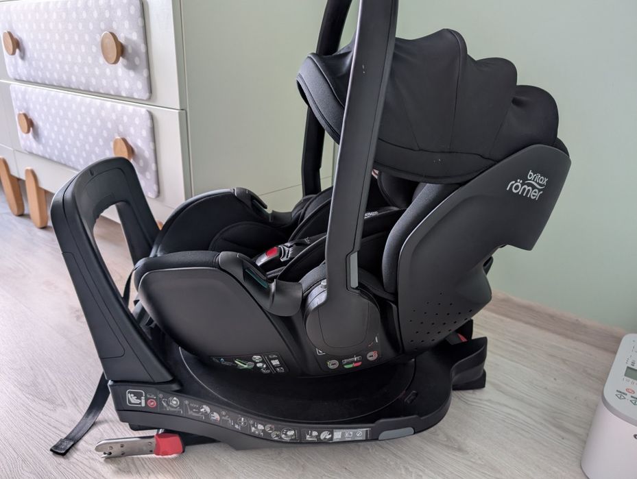 Fotelik samochodowy Britax Romer z bazą obrotową