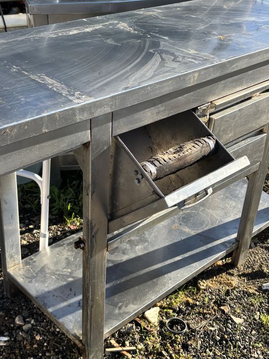 Bancada em inox com gavetas