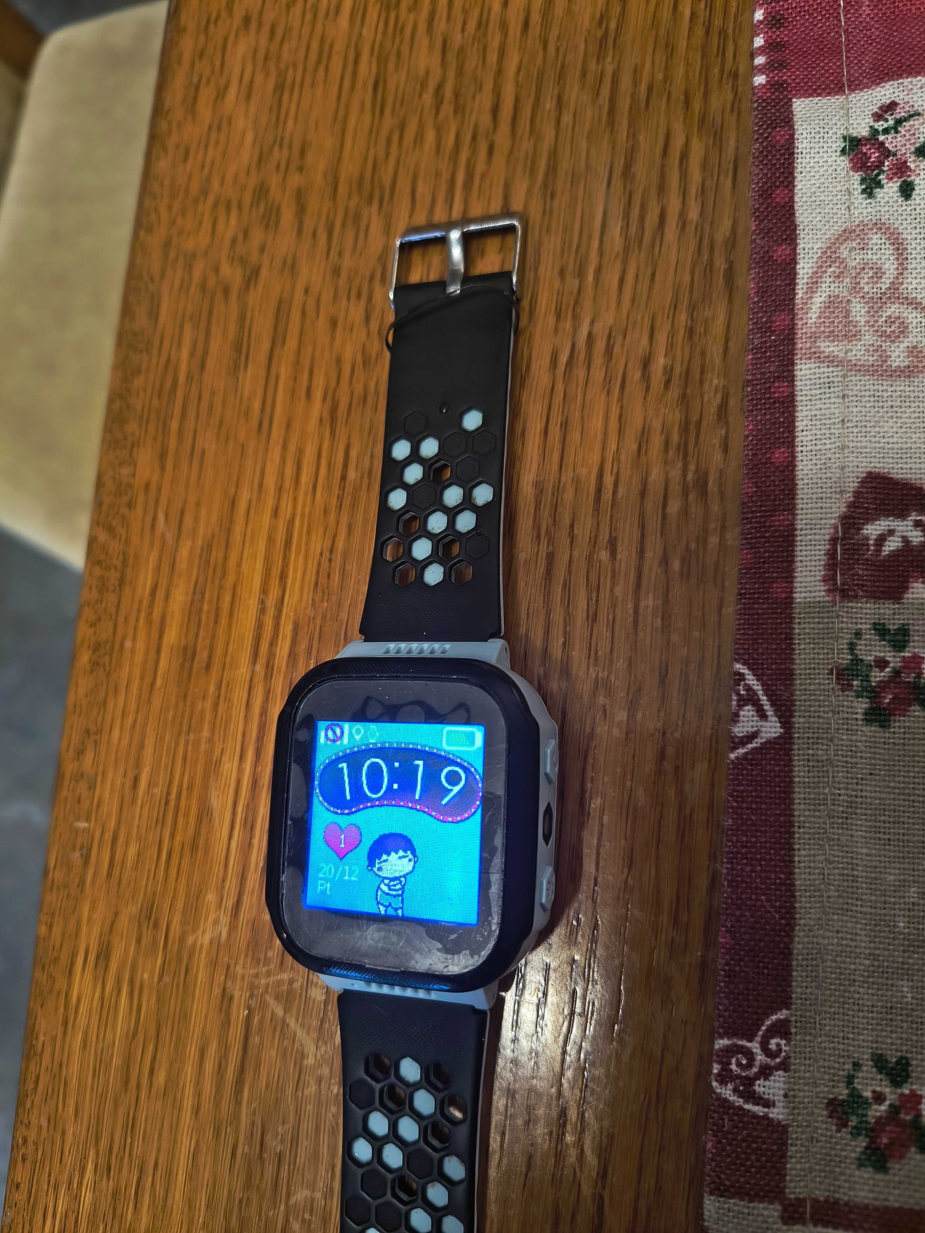 Smartwatch dla dziecka z wbudowaną latarką