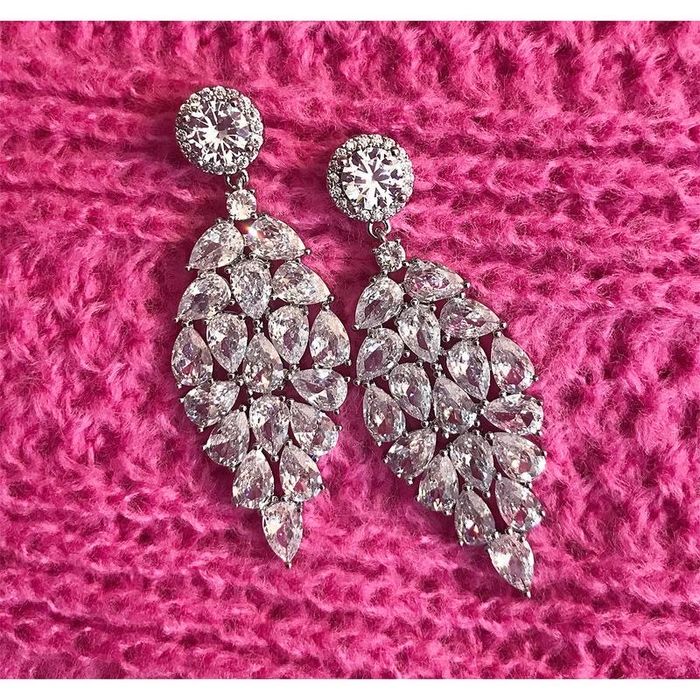 Серьги, серёжки гвоздики,лепестки с камнями,камешками блестящие