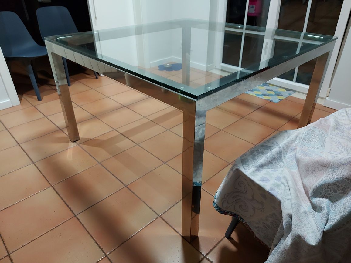Mesa de cozinha em inox e vidro temperado