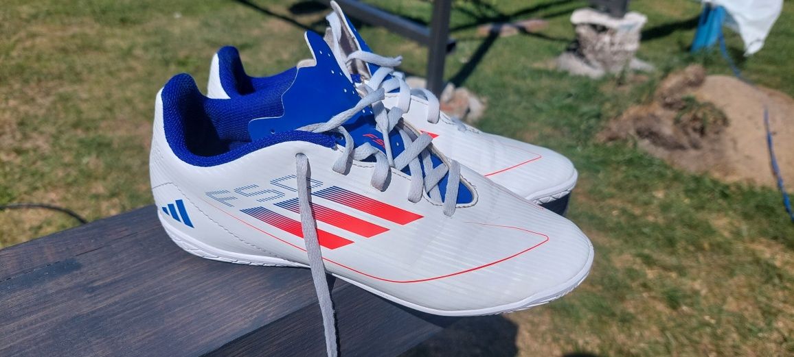 Halówki Adidas F50 dziecięce rozmiar 36 Piłka nożna