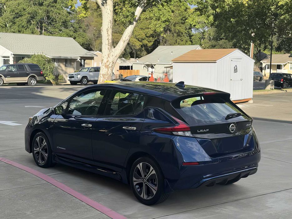 Nissan LEAF      2018