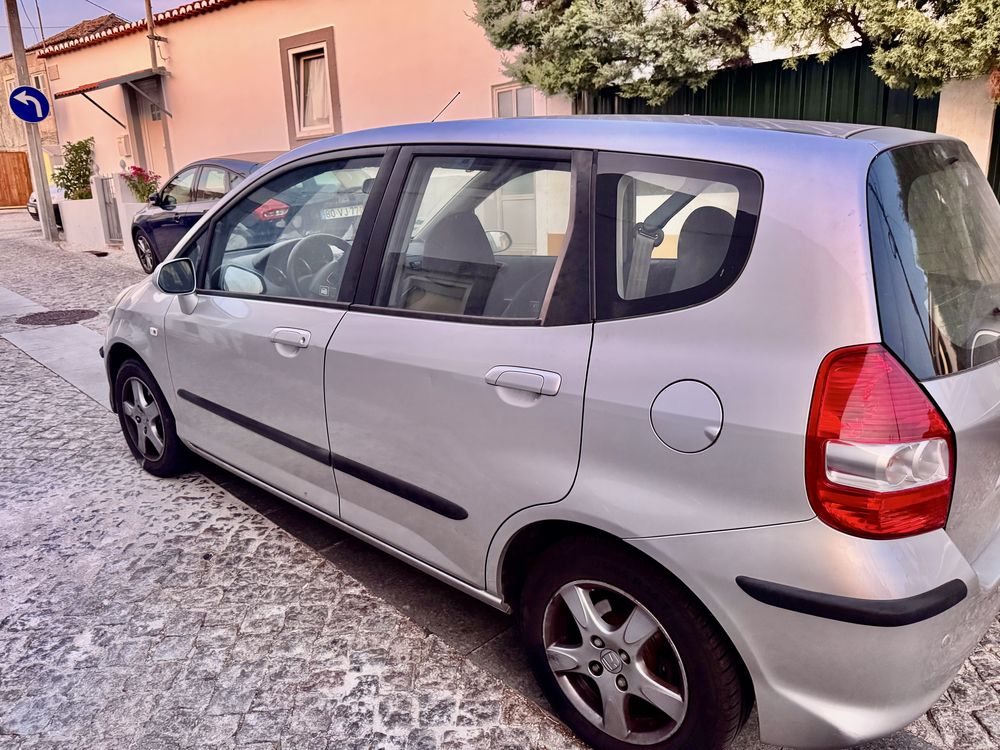 Honda Jazz 1.2 i-DSI - 2008 - Gasolina - 137.000 km - Económico
