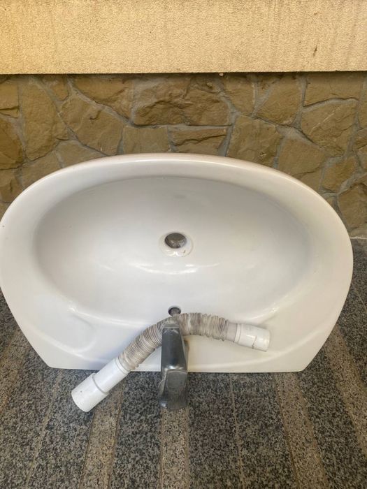 Раковина Cersanit та змішувач Zerix