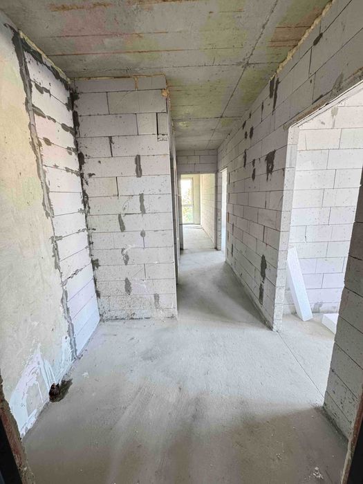 Продаж 2 кім. квартири з терасою в новобудові вул. Очеретяна