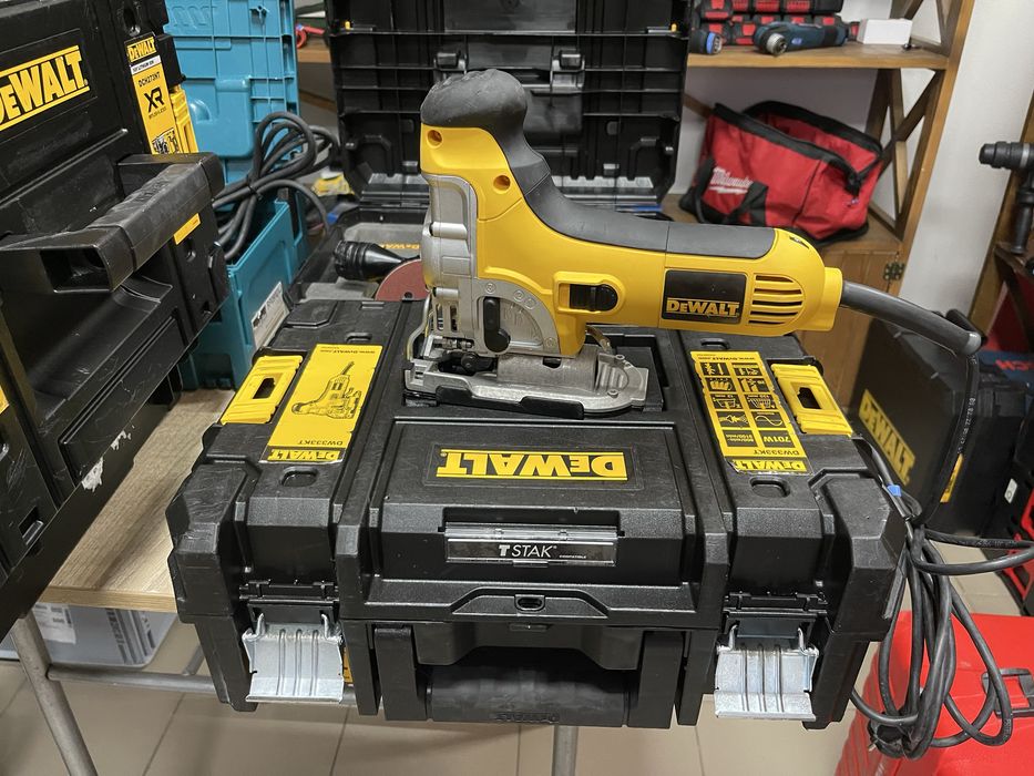Dewalt DW333 / вживаний лобзик Девольт 701W