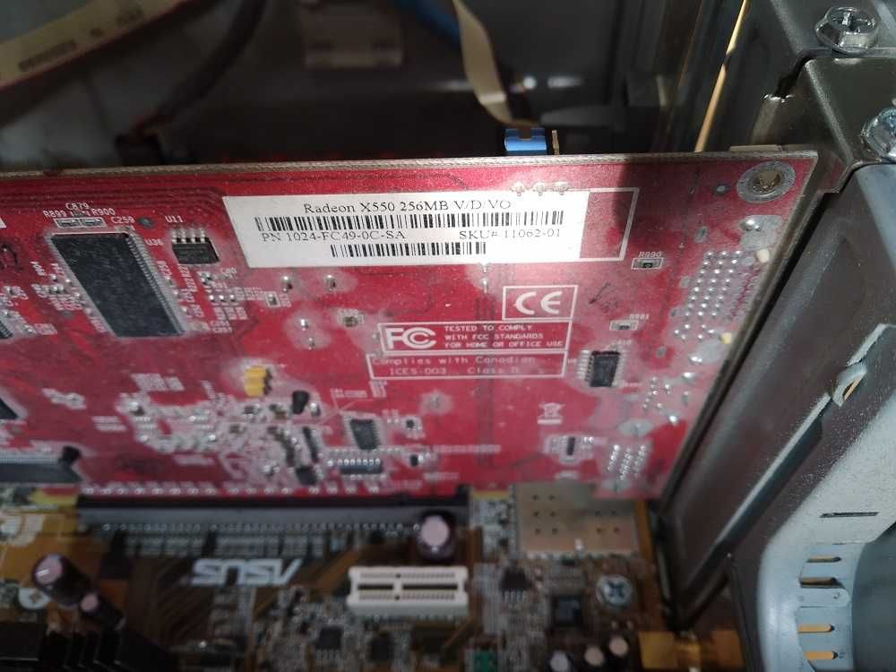 Комплект Pentium4-3Ghz/3 Gb/120 HDD/Win 7/RADEON X550 256 Mb