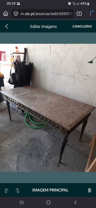 Mesa pequena de centro de sala