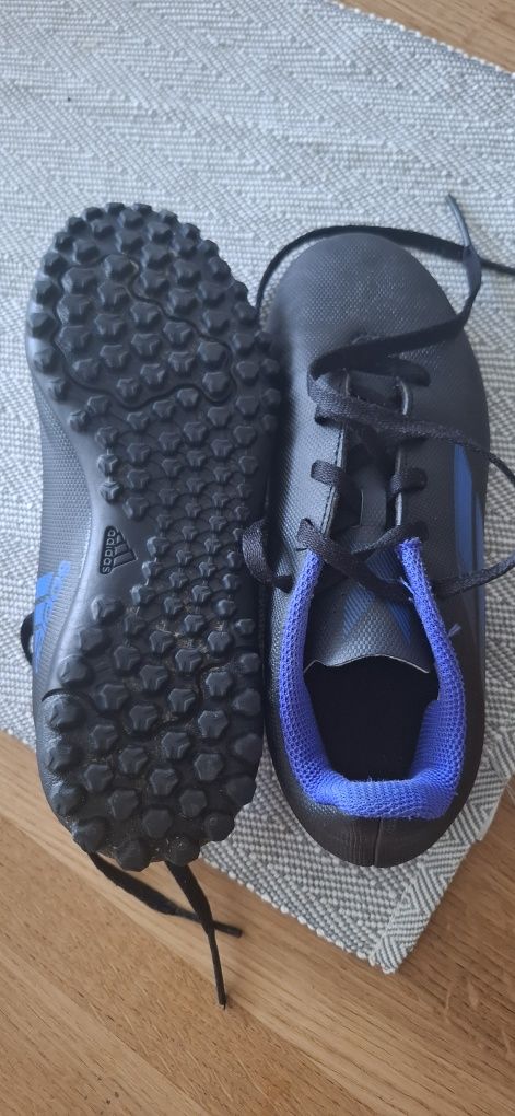 Turfy adidas rozm 33 jak nowe.