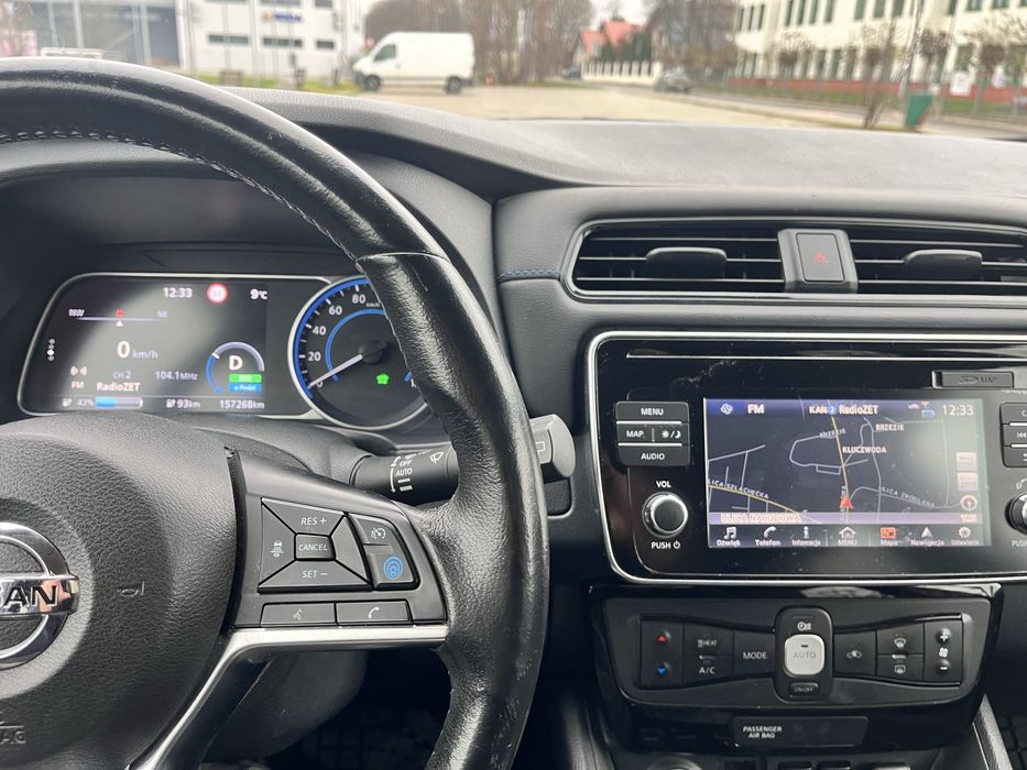 Nissan Leaf biala perła N connecta propilot kamera 360 faktura