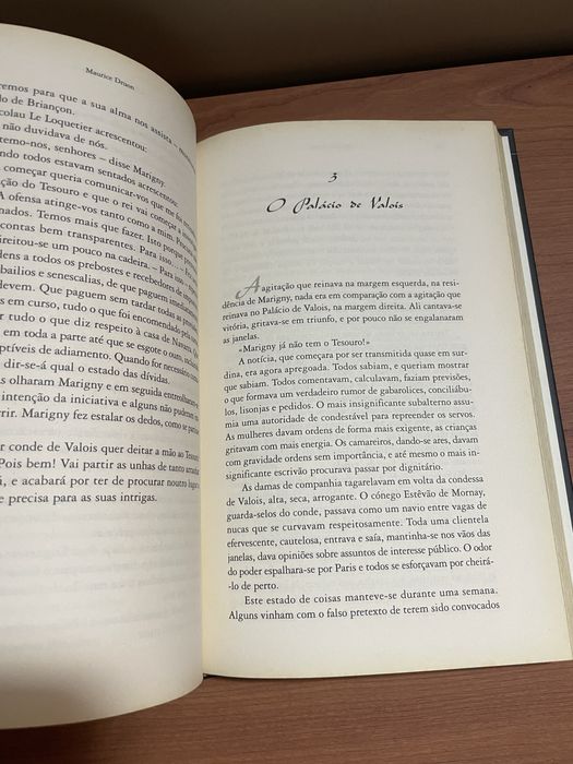 Livro “ Os Reis Malditos - A Rainha estrangulada”