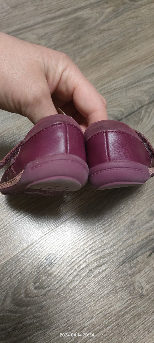 Дитячі шкіряні босоніжки на дівчинку Clarks, р.22(13,5 см по стільці)-