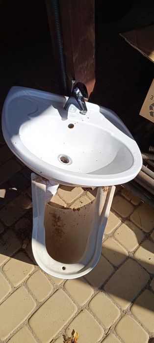 Sprzedam używany zlew z porządnym markowym kranem