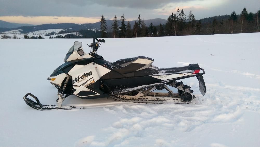 Skuter Snieżny SKI DOO SUMMIT X 800R REV XP 154" 2013 Zawieszenia Fox