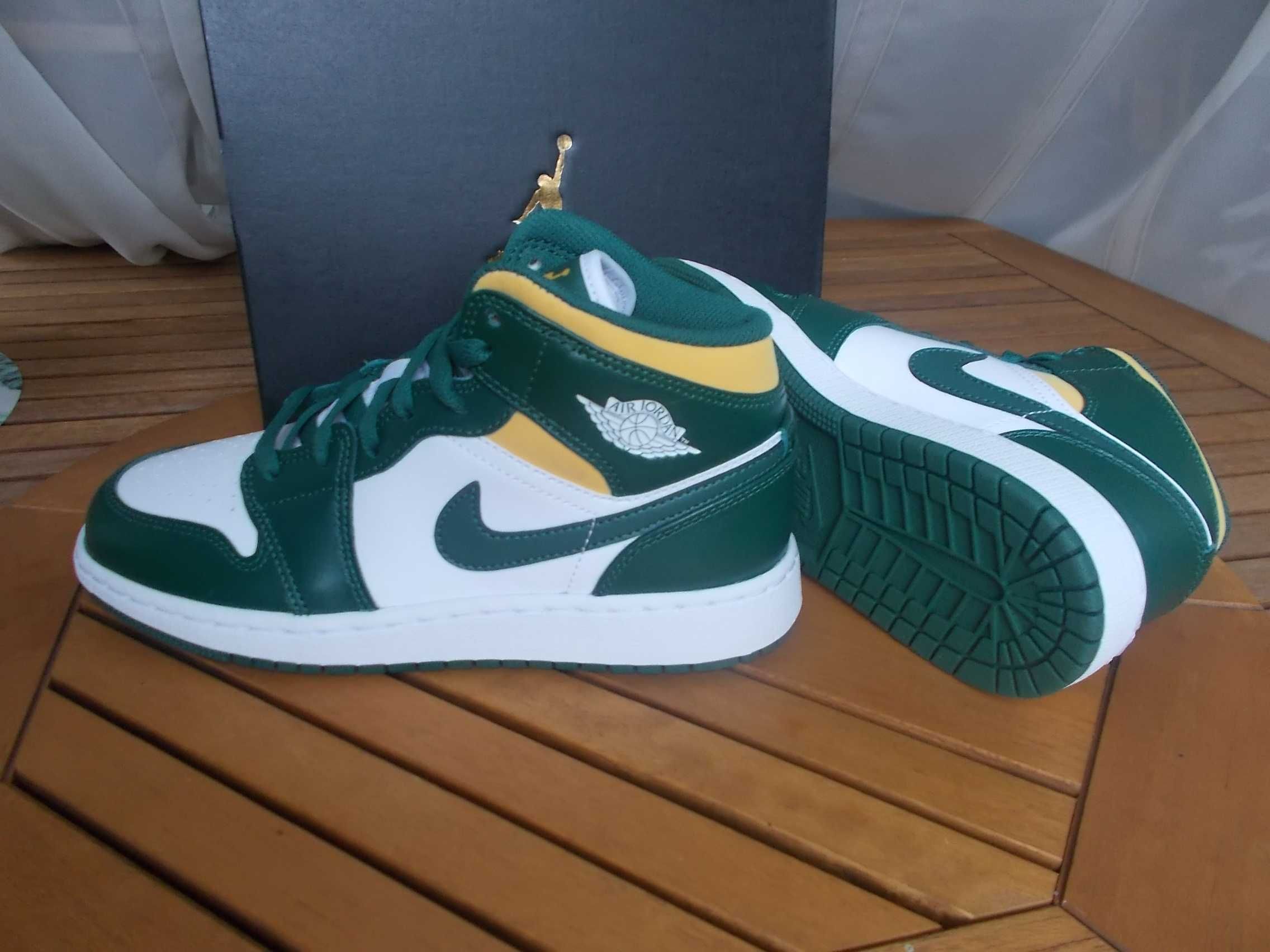 (r. Eur 37,5 - 23,5 cm) Nike Jordan 1 Mid Sonics 554725,-371