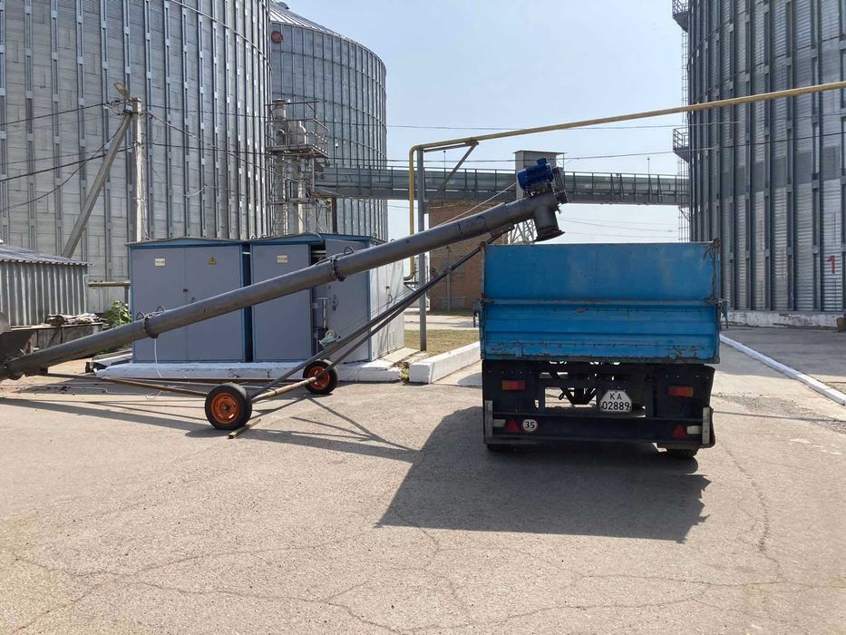 Шнековий погрузчик (навантажувач, зернометатель, конвейєр) зерна, соі