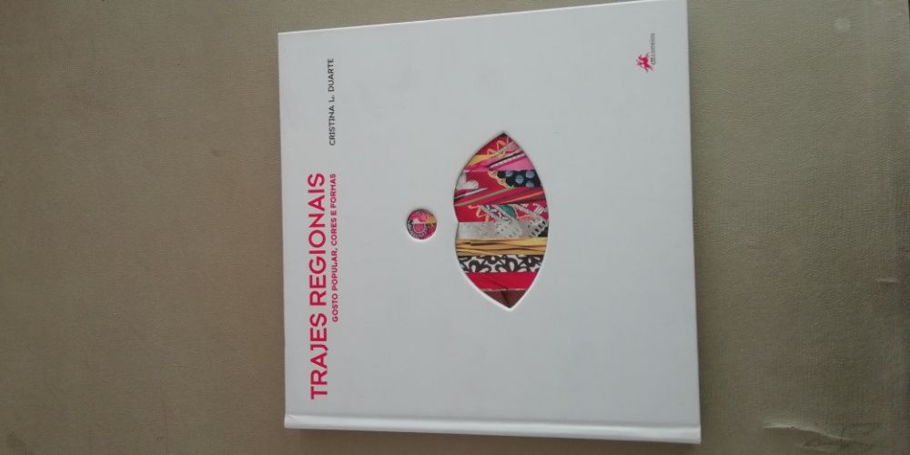 Livro CTT Trajes Regionais