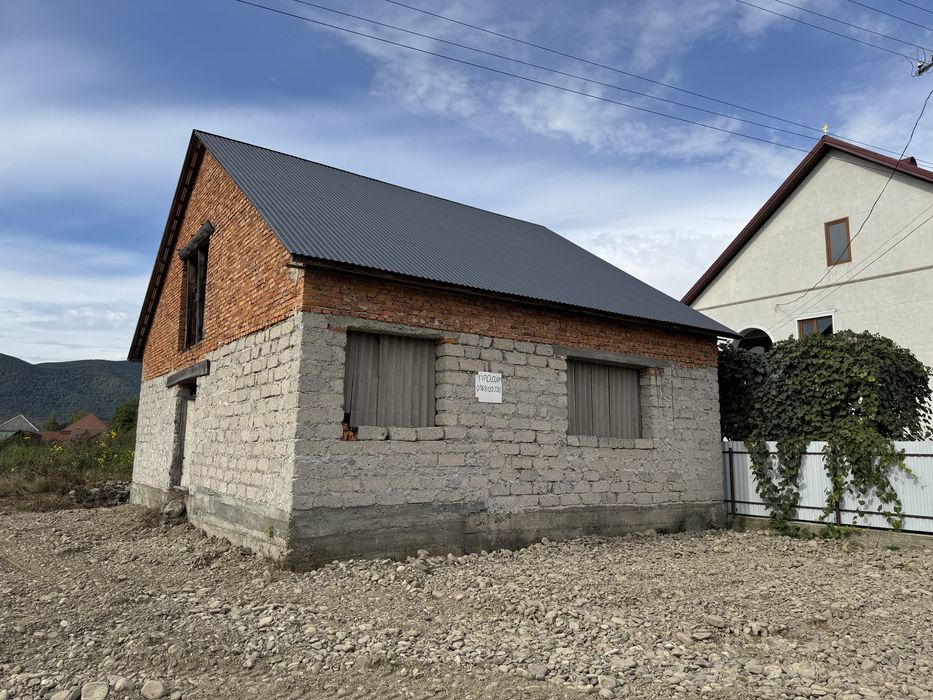 Будинок в селі Іза