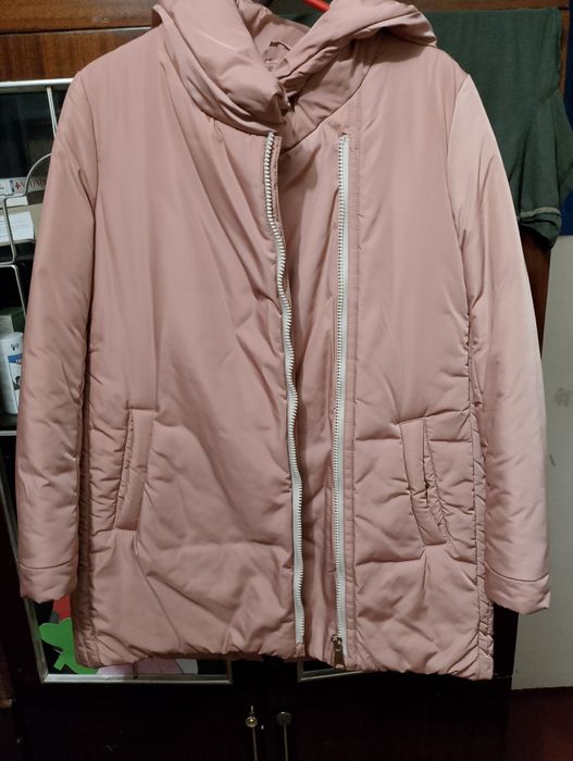 Пуховик жіночий кольору пудра