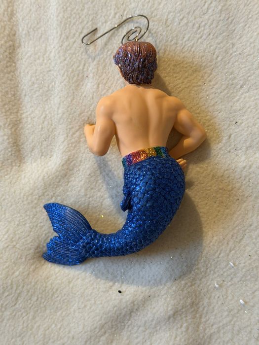 Enfeite sereio merman em porcelana com glitter – vários