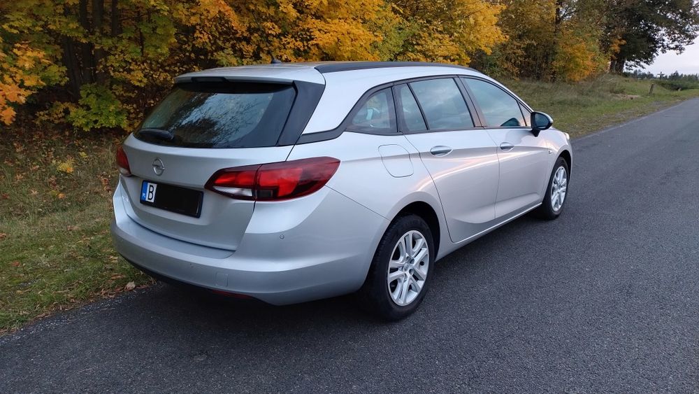 Opel Astra. Model K  Salon PL