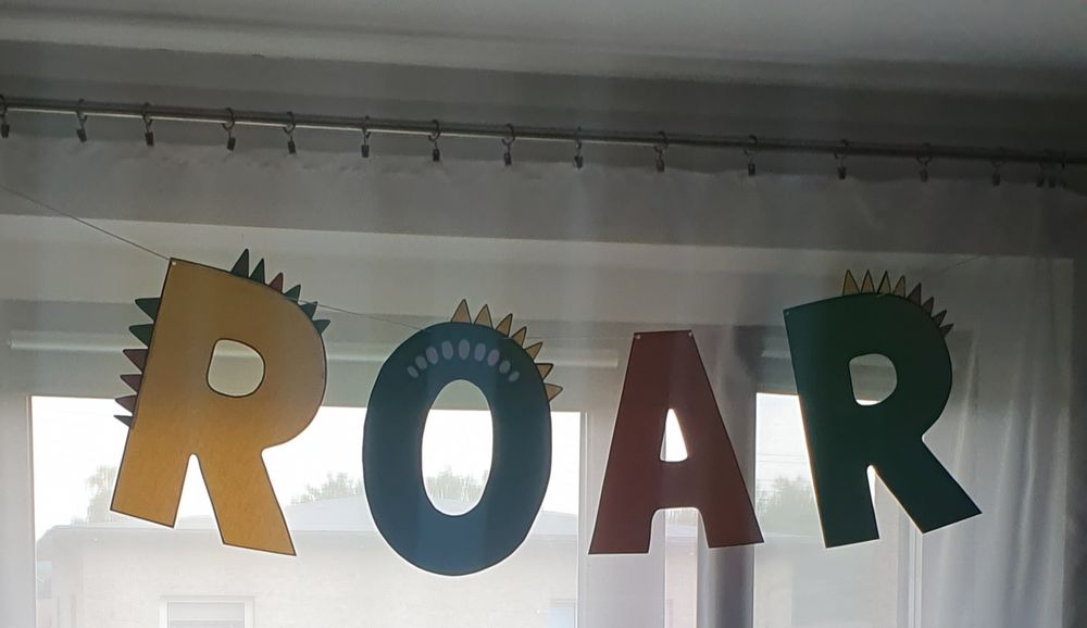 Girlanda ROAR z papieru