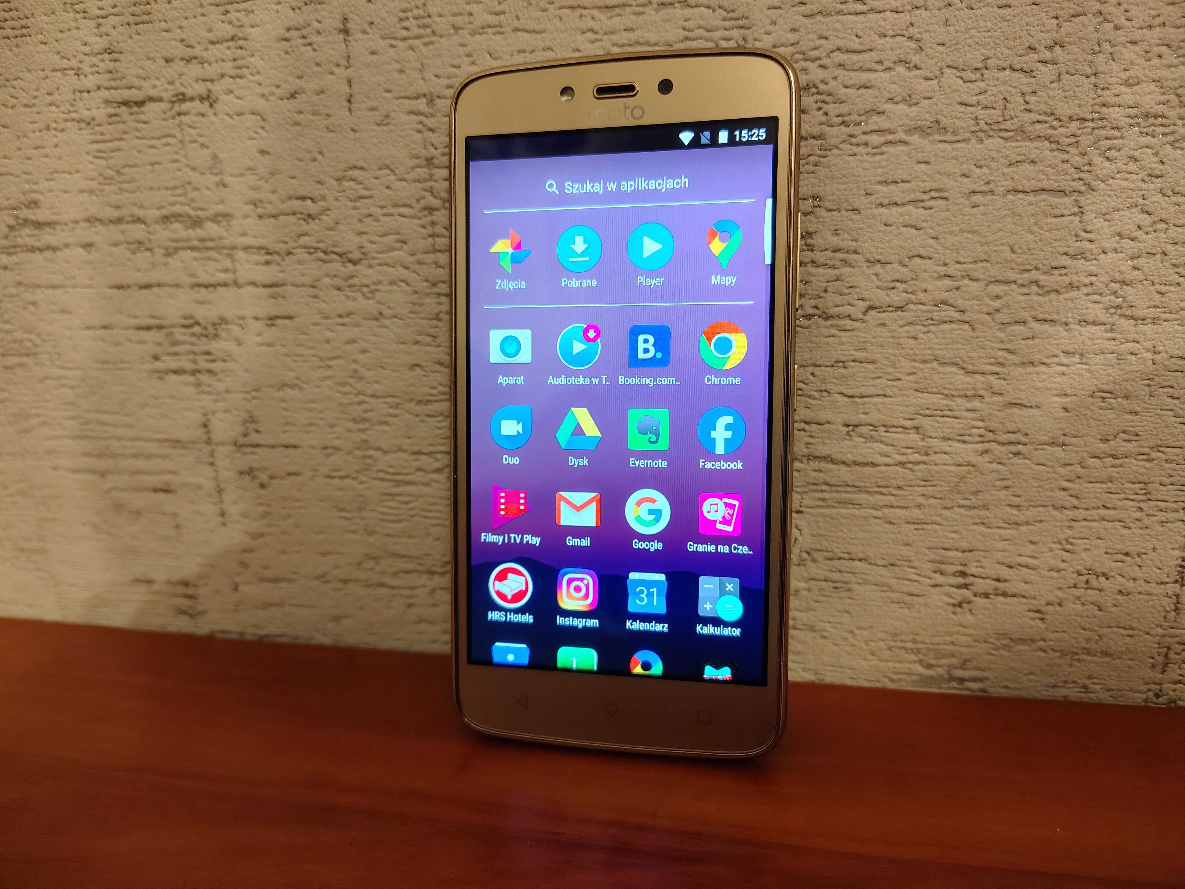 Smartfon Motorola Moto C Plus 1 GB / 16 GB 4G (LTE) złoty
