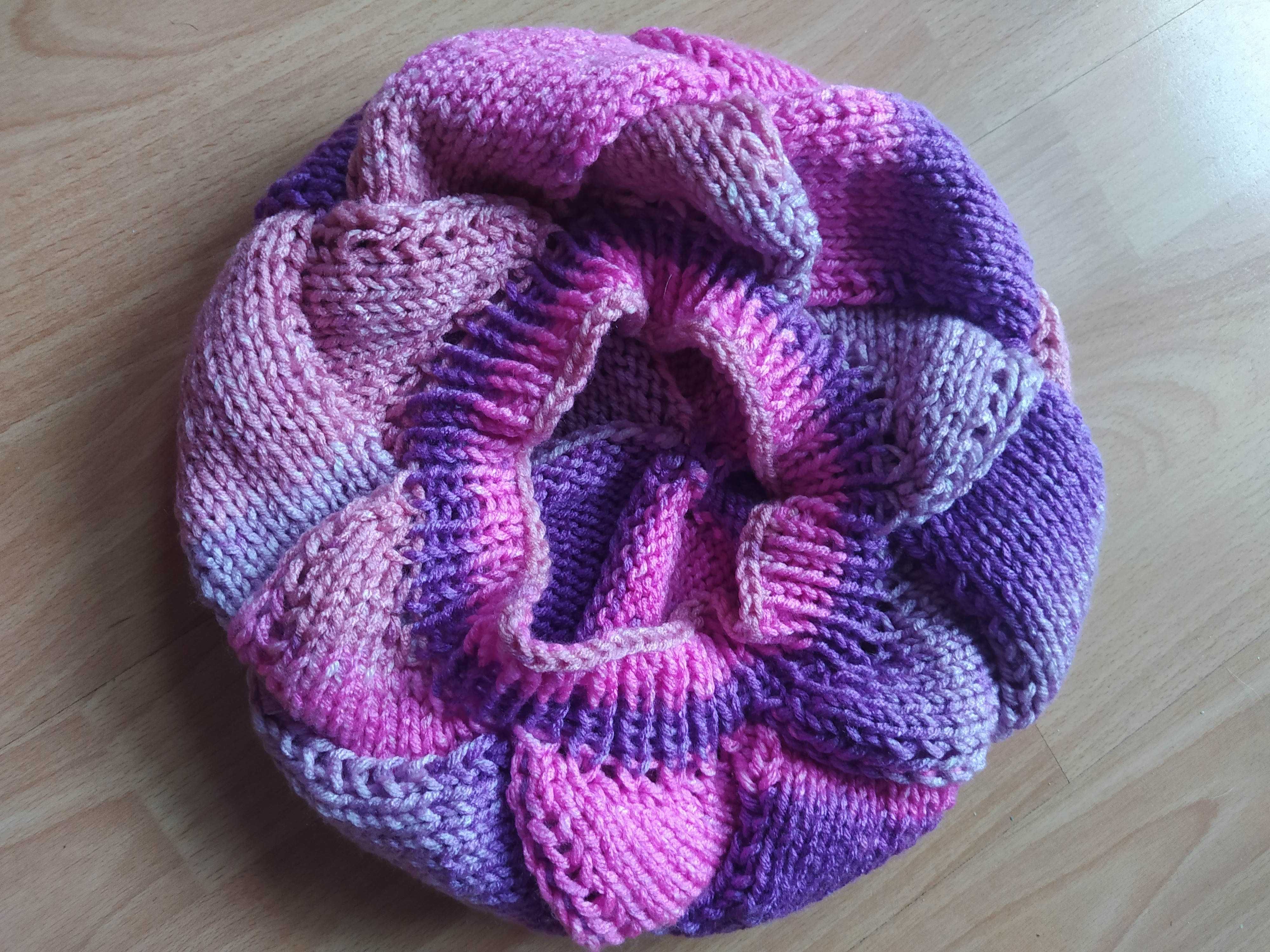 Hand made ręcznie robiony beret róż fiolet włóczka