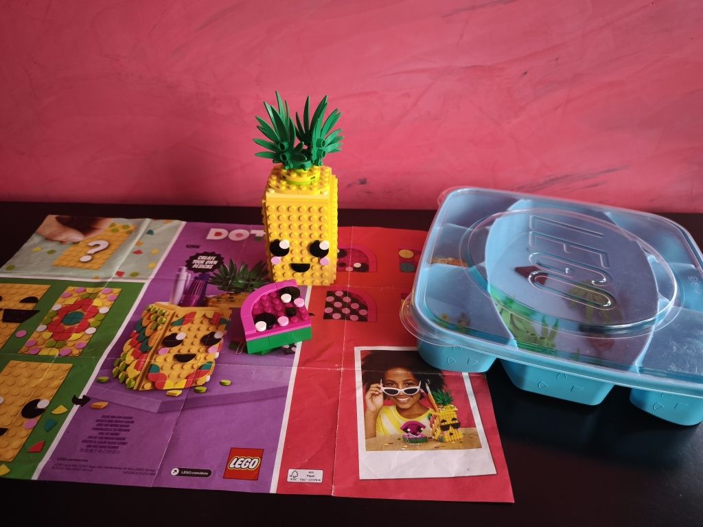 LEGO DOTS 41906 - Pojemnik na długopisy w kształcie ananasa